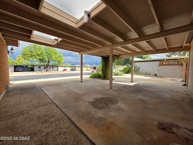 8438 E 5th Street, Tucson, AZ 85710
