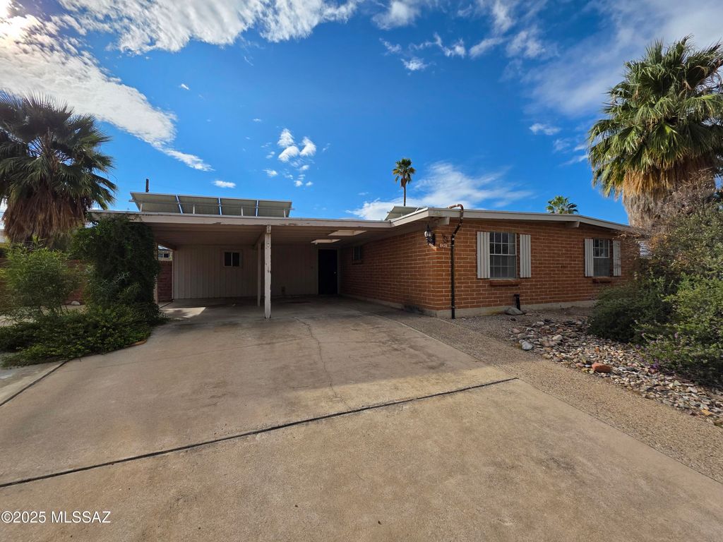 8438 E 5th Street, Tucson, AZ 85710