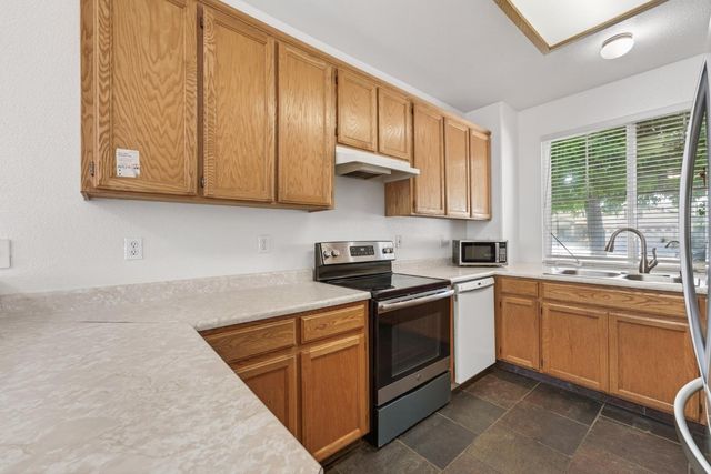 3298 Summer Creek Dr, Turlock, CA 95382