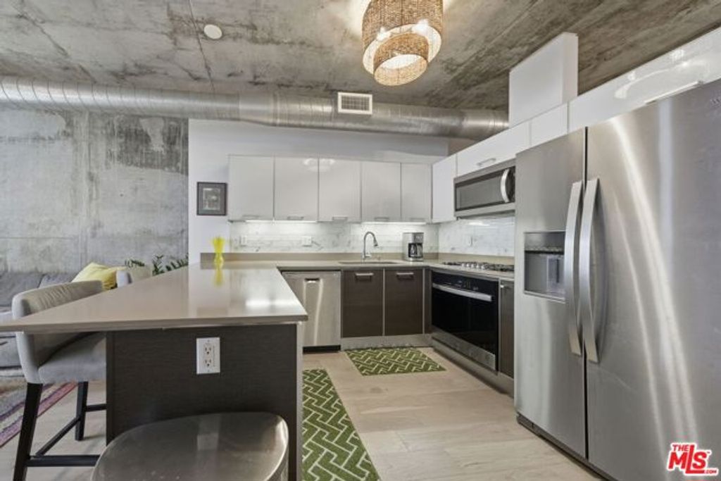 645 W 9th Street 406, Los Angeles, CA 90015