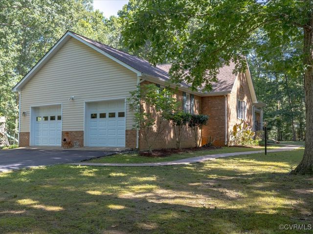 1875 Capeway Rd, Powhatan, VA 23139