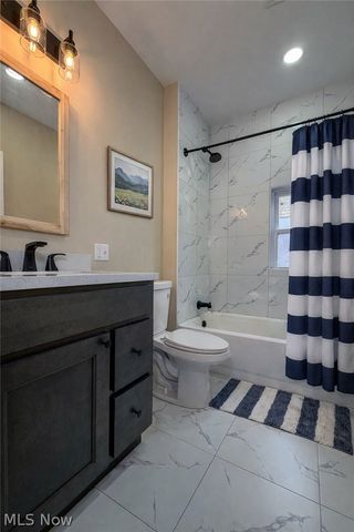 7911 1st Street, Masury, OH 44438