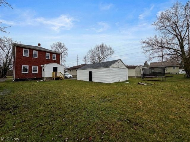 7911 1st Street, Masury, OH 44438