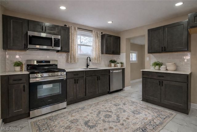 7911 1st Street, Masury, OH 44438