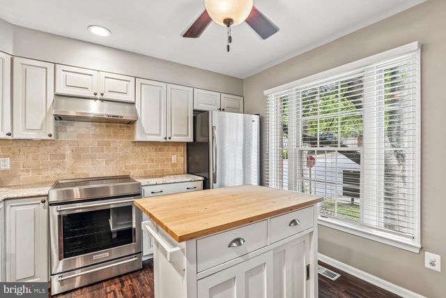 6516 CASTINE LN, Springfield, VA 22150