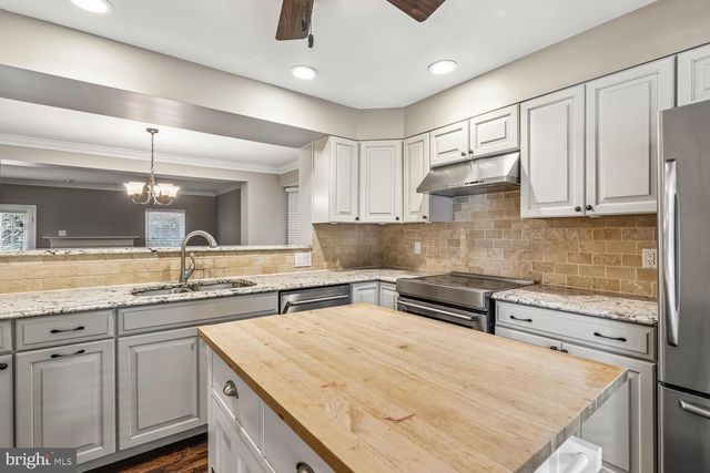 6516 CASTINE LN, Springfield, VA 22150