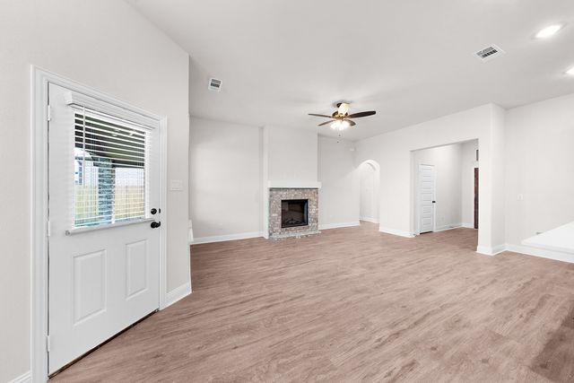 423 Maltese Drive, Red Oak, TX 75154