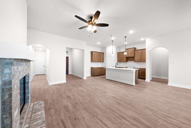 423 Maltese Drive, Red Oak, TX 75154