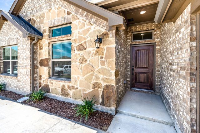 423 Maltese Drive, Red Oak, TX 75154