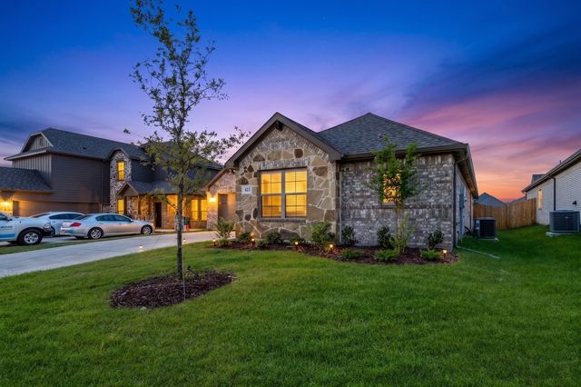 423 Maltese Drive, Red Oak, TX 75154