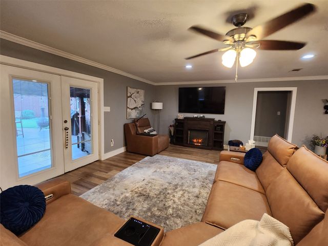 1023 Ridgefield Drive, Plano, TX 75075