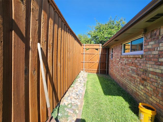1023 Ridgefield Drive, Plano, TX 75075