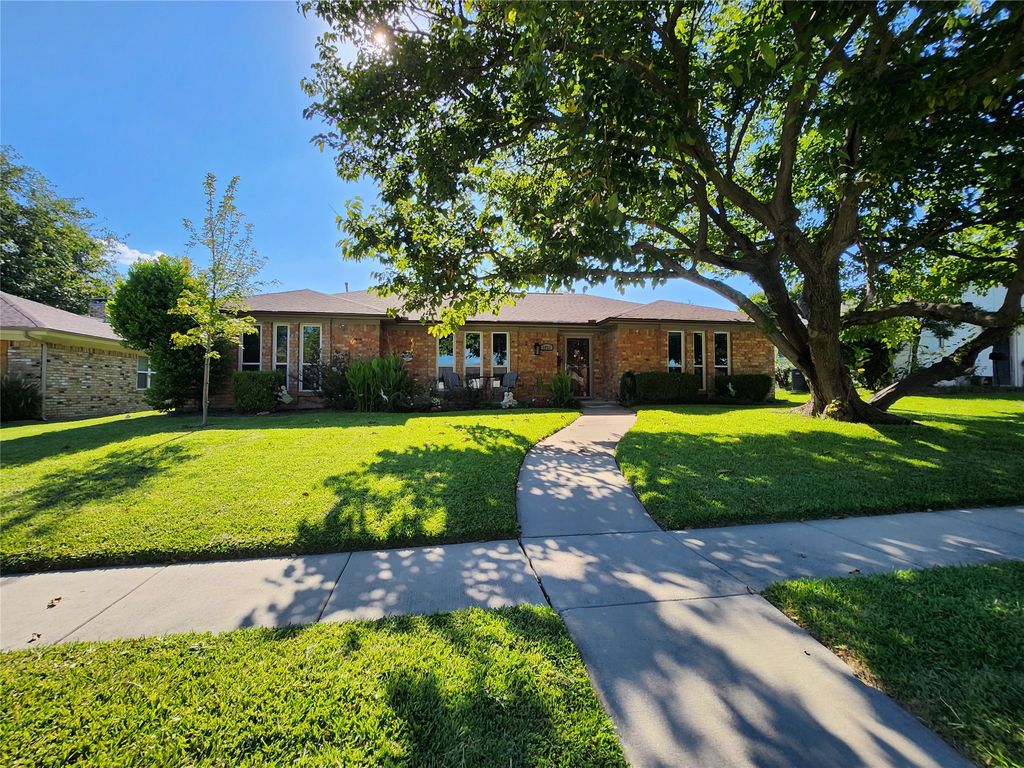 1023 Ridgefield Drive, Plano, TX 75075