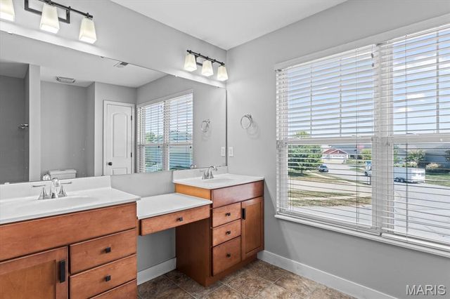 1335 Arbor Green Trail, O'fallon, IL 62269