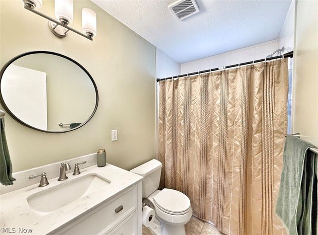 1739 Ridgeview Drive, Wickliffe, OH 44092