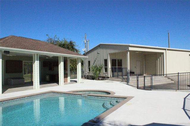 2904 Red Bluff Road, Seabrook, TX 77586