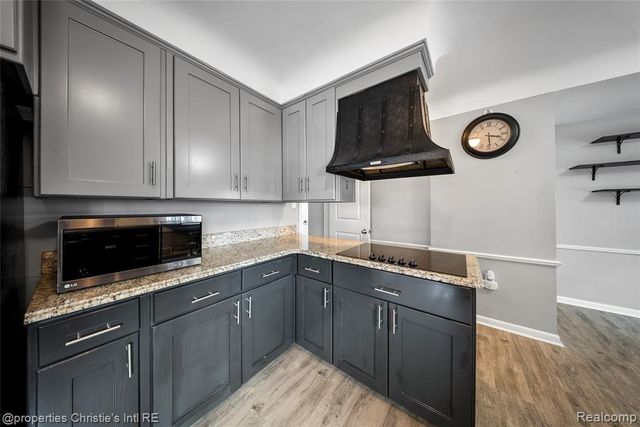 1331 Fairholme Road, Grosse Pointe Woods, MI 48236