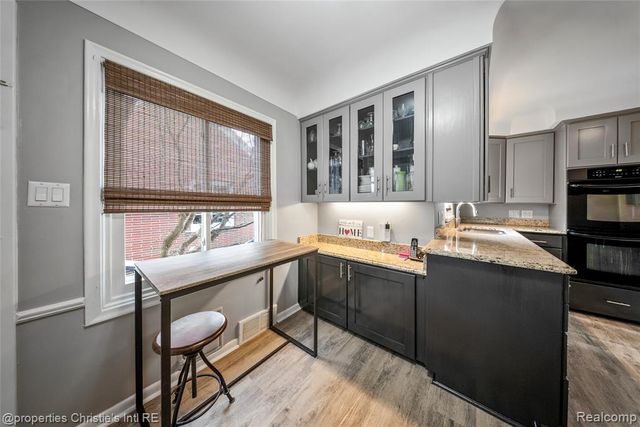 1331 Fairholme Road, Grosse Pointe Woods, MI 48236