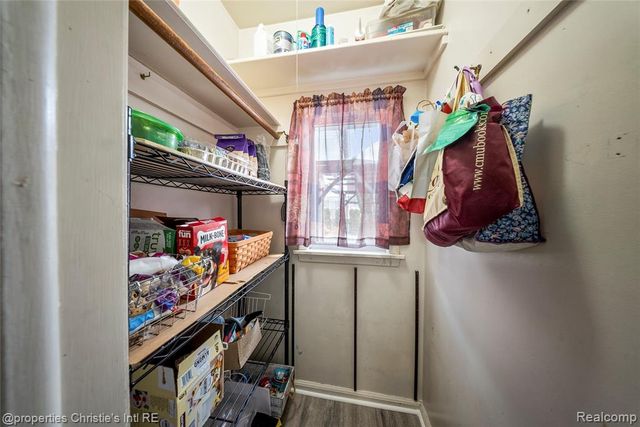 1331 Fairholme Road, Grosse Pointe Woods, MI 48236