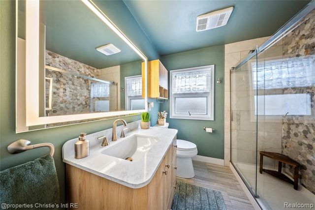 1331 Fairholme Road, Grosse Pointe Woods, MI 48236