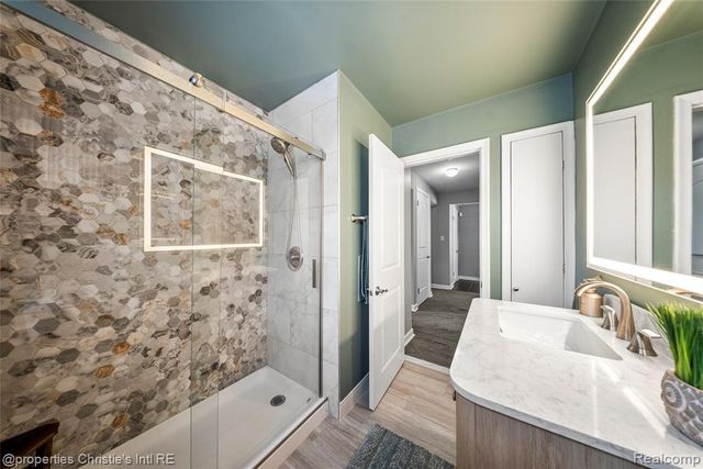 1331 Fairholme Road, Grosse Pointe Woods, MI 48236