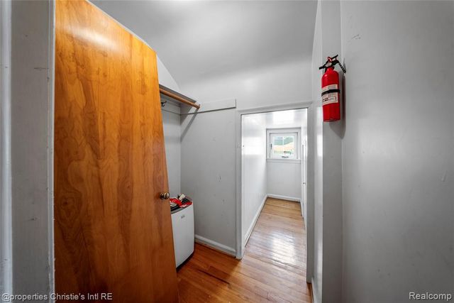 1331 Fairholme Road, Grosse Pointe Woods, MI 48236