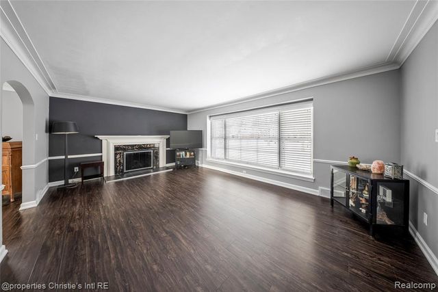 1331 Fairholme Road, Grosse Pointe Woods, MI 48236