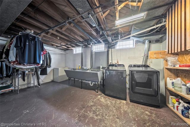 1331 Fairholme Road, Grosse Pointe Woods, MI 48236