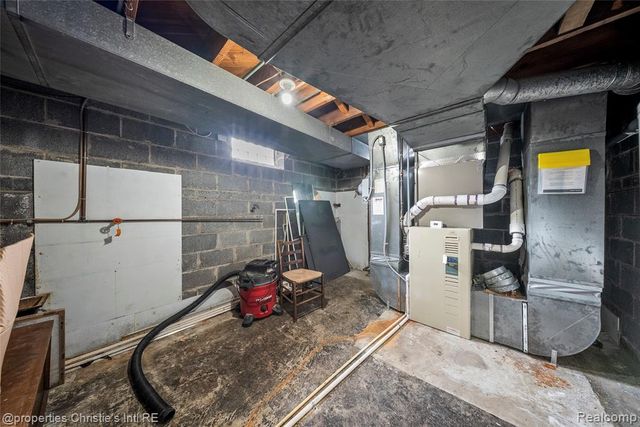 1331 Fairholme Road, Grosse Pointe Woods, MI 48236