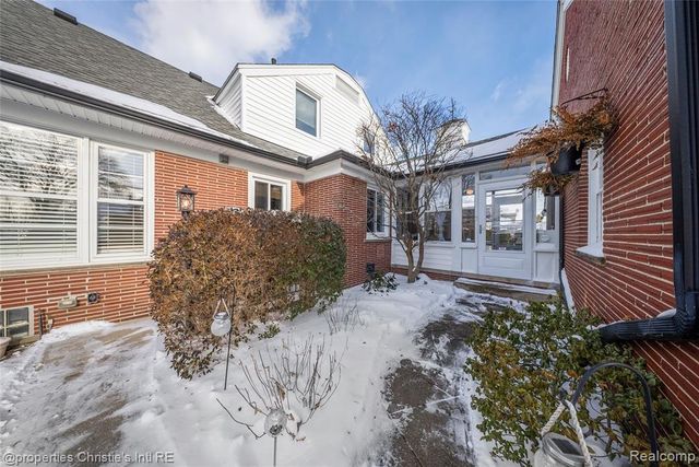 1331 Fairholme Road, Grosse Pointe Woods, MI 48236