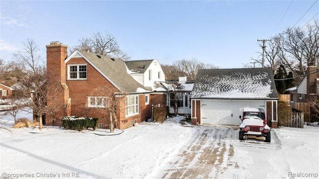 1331 Fairholme Road, Grosse Pointe Woods, MI 48236