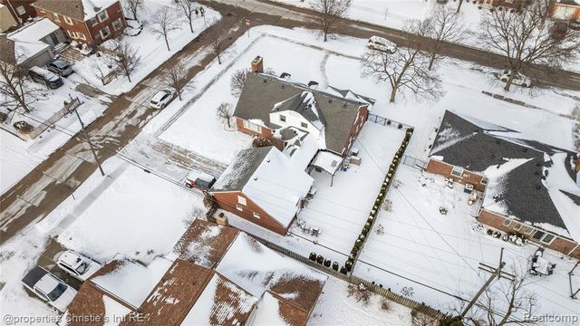 1331 Fairholme Road, Grosse Pointe Woods, MI 48236