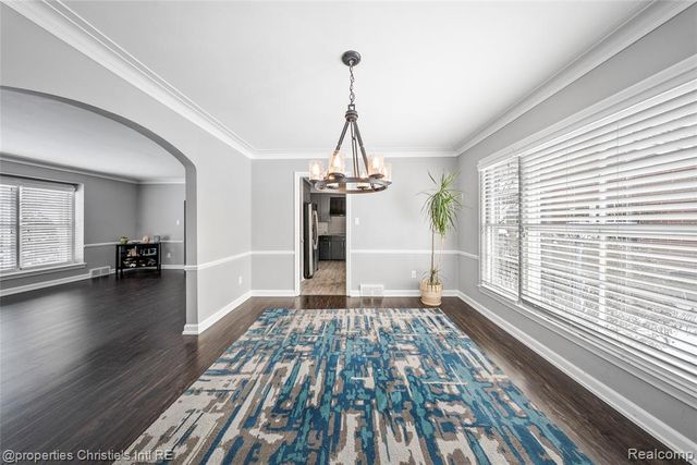 1331 Fairholme Road, Grosse Pointe Woods, MI 48236