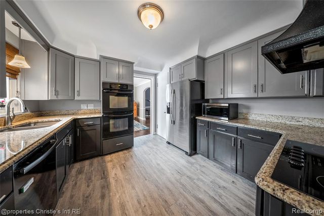 1331 Fairholme Road, Grosse Pointe Woods, MI 48236