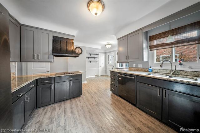 1331 Fairholme Road, Grosse Pointe Woods, MI 48236