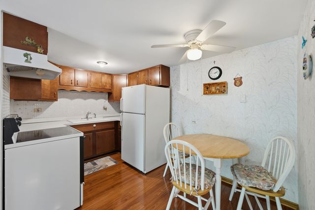 100 Deborah Lane 28B, Wheeling, IL 60090