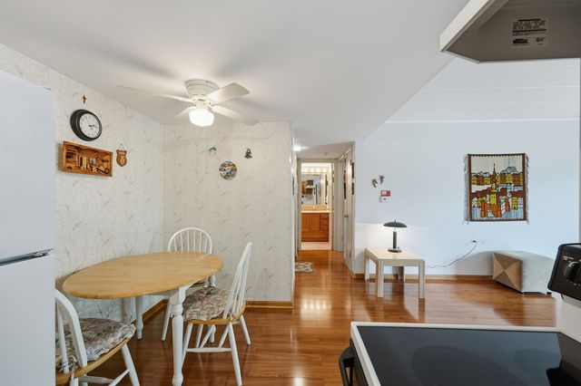 100 Deborah Lane 28B, Wheeling, IL 60090