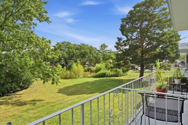 100 Deborah Lane 28B, Wheeling, IL 60090