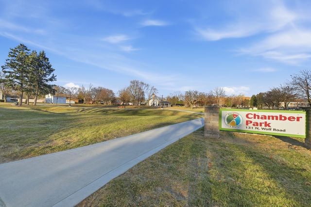 100 Deborah Lane 28B, Wheeling, IL 60090