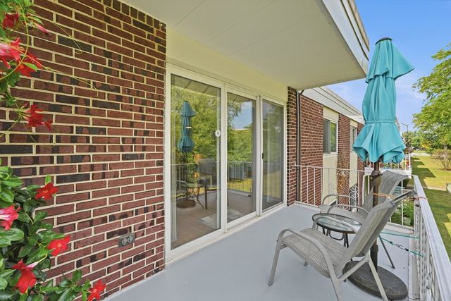 100 Deborah Lane 28B, Wheeling, IL 60090