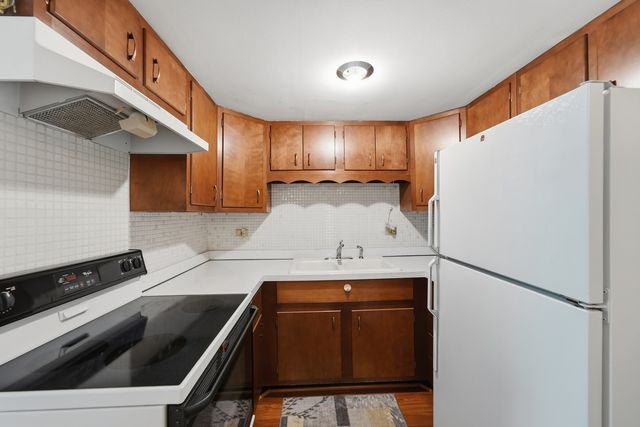 100 Deborah Lane 28B, Wheeling, IL 60090