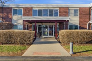 100 Deborah Lane 28B, Wheeling, IL 60090