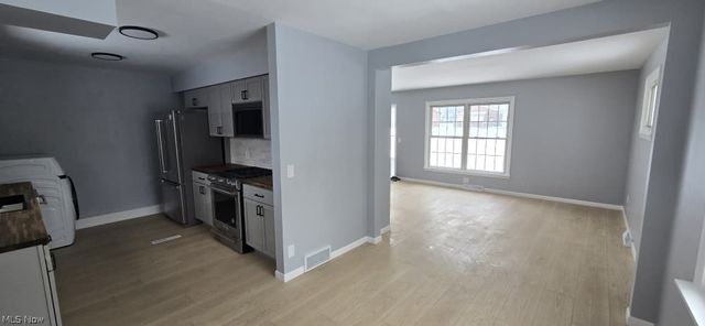 359 Denman Avenue, Cortland, OH 44410