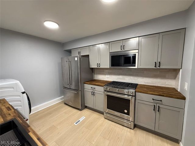 359 Denman Avenue, Cortland, OH 44410