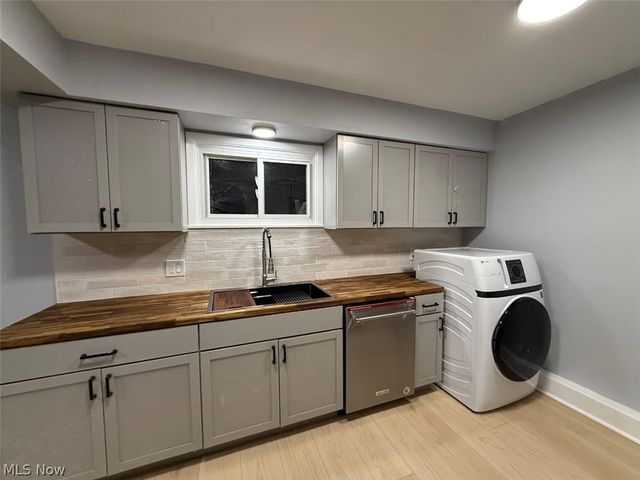 359 Denman Avenue, Cortland, OH 44410