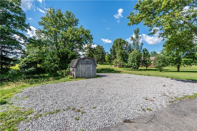 1912 Harlansburg Rd, Hickory Twp, PA 16101