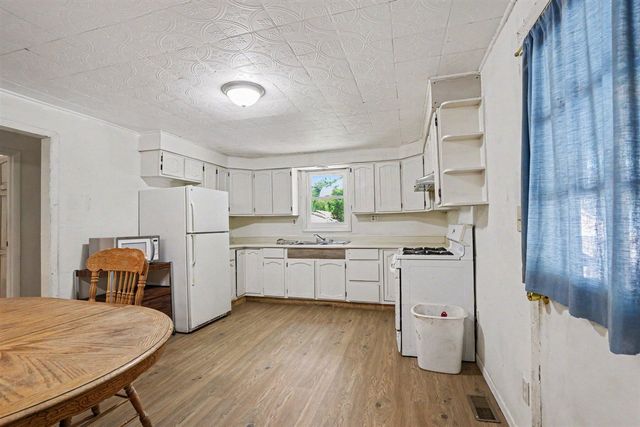 421 E Division Street, Dowagiac, MI 49047