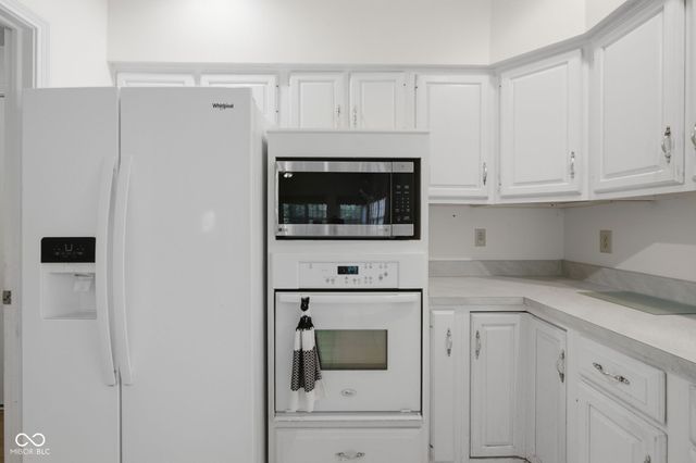 7126 Lakeside Woods Drive, Indianapolis, IN 46278