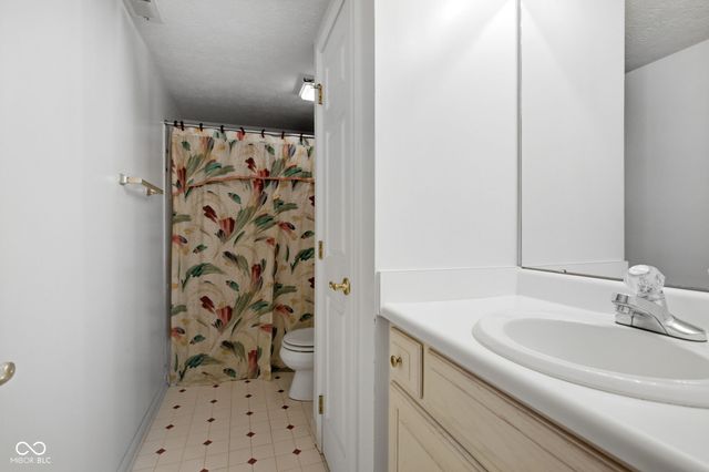 7126 Lakeside Woods Drive, Indianapolis, IN 46278