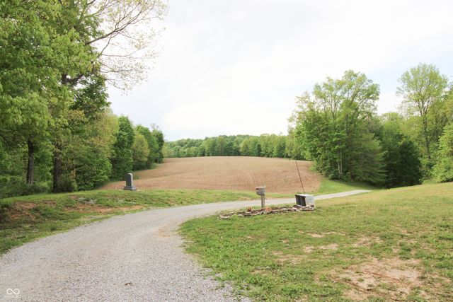 6430 E Private Rd 800 N, North Vernon, IN 47265